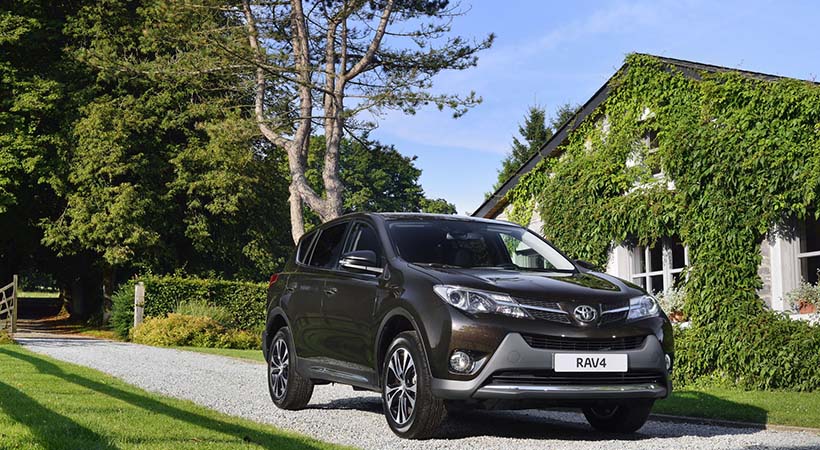 La primera versión híbrida de la Toyota RAV4 debutó en 2015. Foto Toyota.