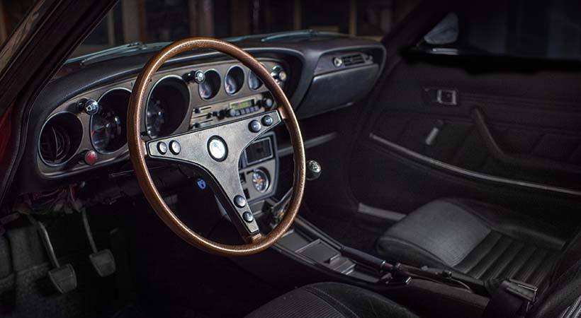 El interior del Toyota Celica 1974 era simple, pero con un alto nivel de utilidad. Foto: Toyota.