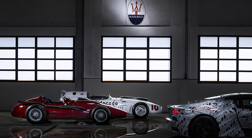 El Maserati MC20 homenaje a Sir Stirling Moss junto a los modelos del pasado. Foto: Maserati.