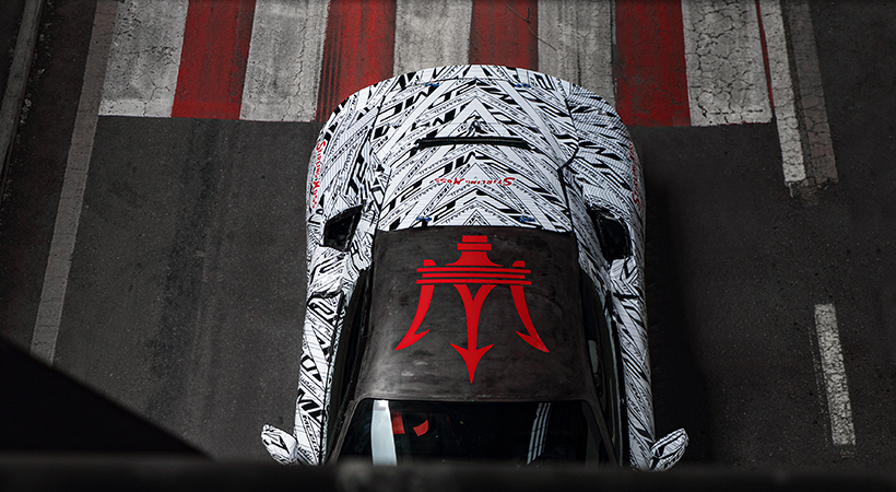 Maserati MC20 homenaje a Sir Stirling Moss, dos leyendas de los autos. Foto: Maserati.