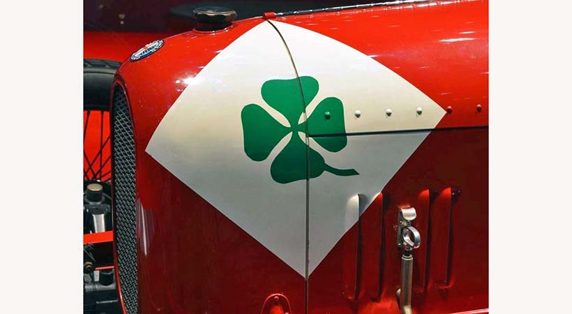 El emblema original del trébol de 4 hojas que se adoptó en 1924 para los autos de competencia de Alfa Romeo. Foto: Alfa Romeo.