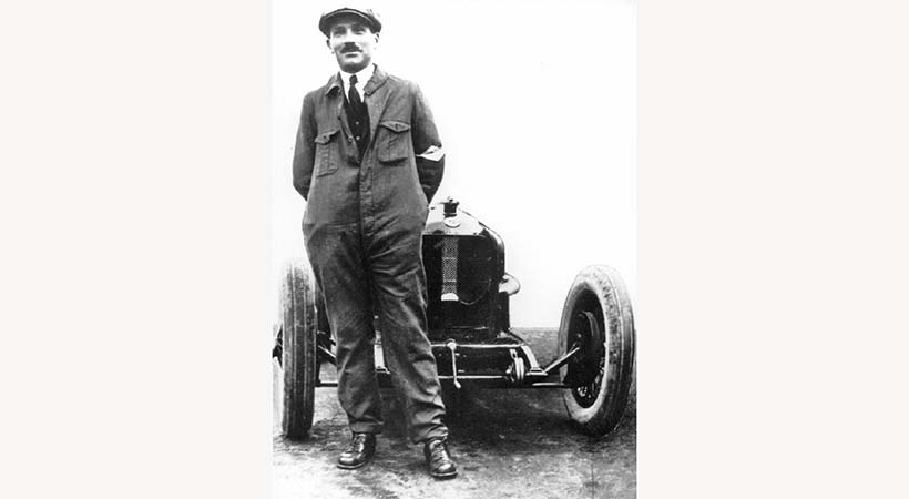 El piloto Vittorio Jano y su Alfa Romeo GP Tipo P2 en 1925. Foto: Alfa Romeo.