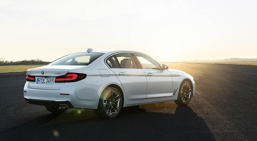 El 540i que ahora cuenta con un sistema híbrido leve que vuelve al auto más responsivo, con mejor aceleración, y más eficiente. Foto: BMW