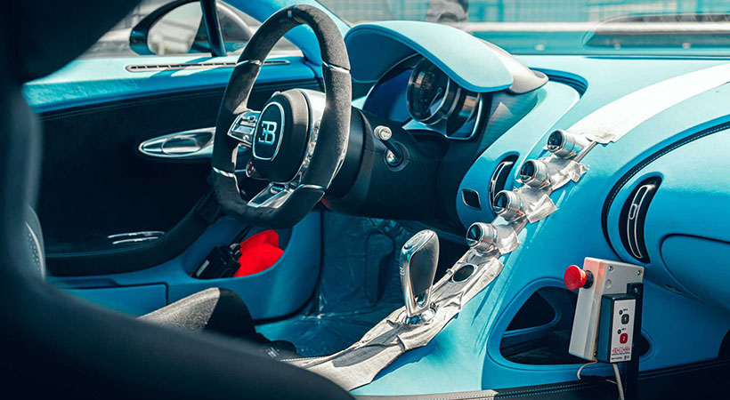 Para perder peso las pastillas de los frenos han sido sustituidas por unas fabricadas en titanio y los discos ahora son más livianos. Foto: Bugatti