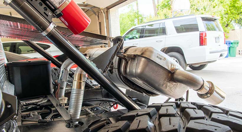 Una imagen que nos muestra la parte posterior de este singular auto modificado. Foto: Bringtrailer.