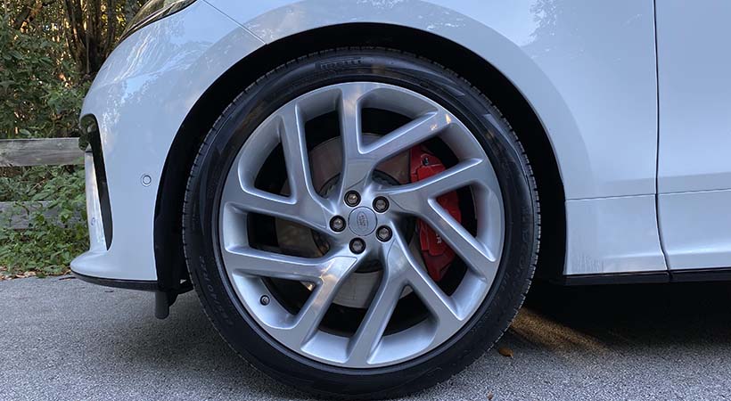 La Range Rover Velar SVAutobiography Dynamic Edition 2020 se puede equipar con ruedas de aleación de aluminio de 20 o 22 pulgadas. Foto: Javier Mota.