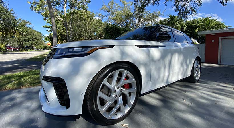 La Range Rover Velar SVAutobiography Dynamic Edition 2020 cuenta con detalles de diseño específico para acentuar su carácter deportivo. Foto: Javier Mota.