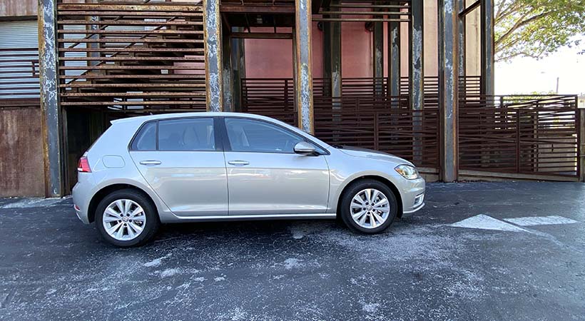 El Volkswagen Golf 2020 es la versión más básica que se ofrece en Estados Unidos. Foto: Javier Mota.