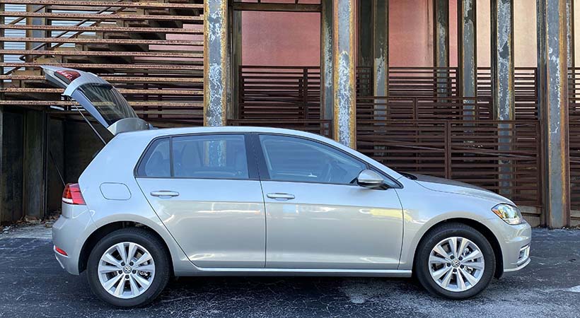 El diseño del Volkswagen Golf 2020 ha mantenido su esencia a lo largo de sus 7 generaciones. Foto: Javier Mota.