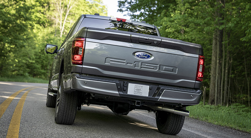 La F-150 XLT Sport puede equiparse con el Paquete de Apariencia Carbonized Gray que le da una imagen deportiva.  Foto: Ford.