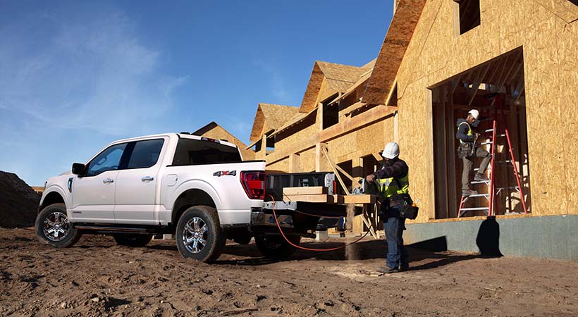 El generador opcional Pro Power Onboard™  tiene capacidad de  7.2-kilowatts y cuanta con 4 toma corrientessde 120V y 20A. Foto: Ford.