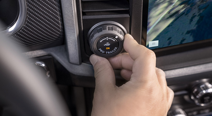 El sistema Pro Trailer Backup Assist facilita al máximo las maniobras en reversa cuando se lleva un remolque. Foto: Ford.