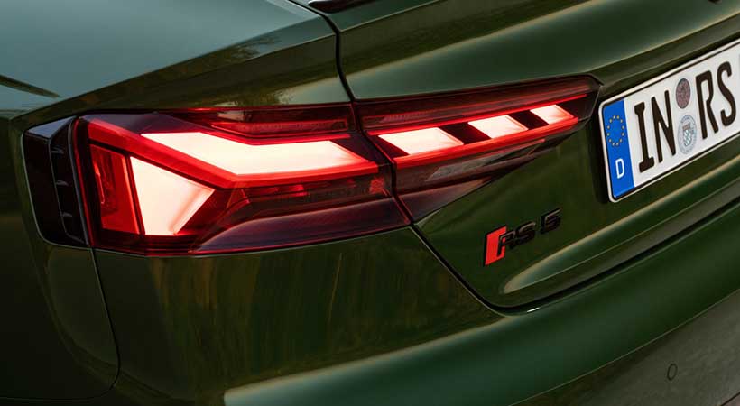 Los grandes y planos grupos ópticos traseros alargados también cuentan con la tecnología Full LED.  Foto: Audi