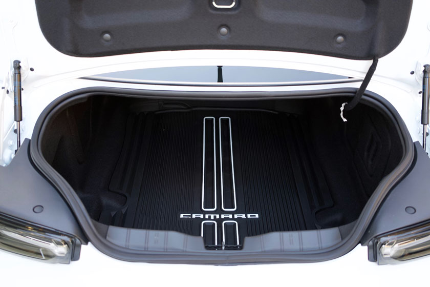 El baúl lleva una alfombra especial Camaro $155. Foto: Autoproyecto. 