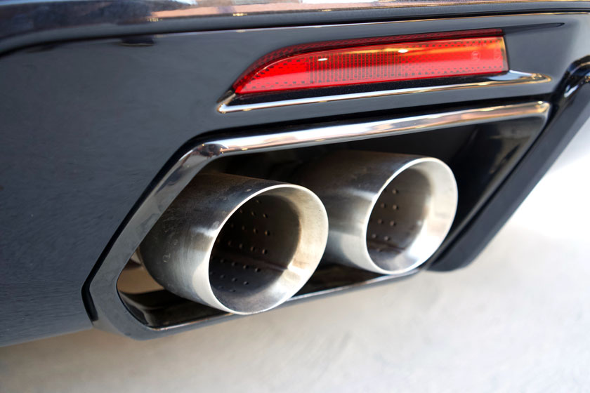 En la parte posterior destaca la doble salida de escape de alto rendimiento, disponible por $995 Foto: Autoproyecto.