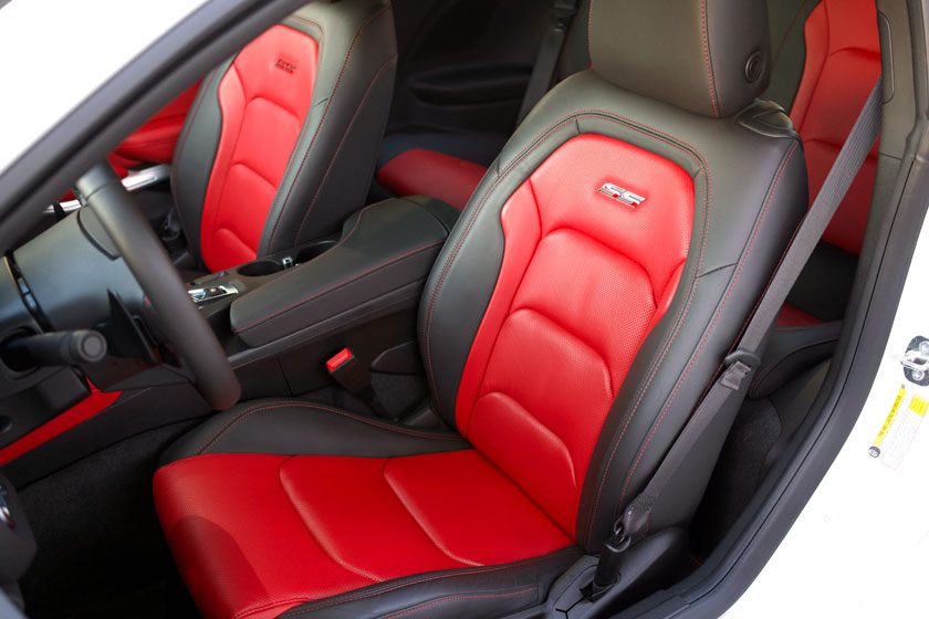 En el interior cuenta con tapicería de cuero en dos tonos. Foto: Chevrolet.