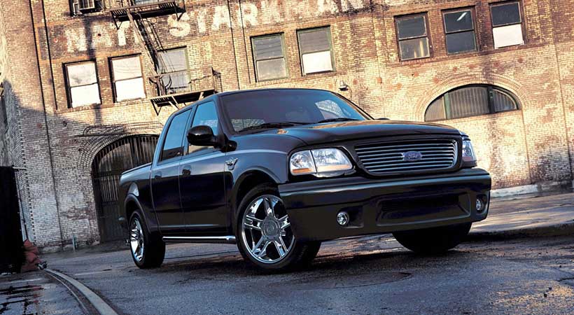 En el año-modelo 2003, el mundo conoció la Ford F-150 Harley-Davidson, la primera aventura conjunta de los dos gigantes, uno de Milwaukee y otro de Detroit. Foto: Ford