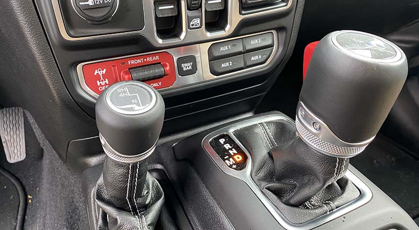 Los controles de manejo off-road de la Jeep Wrangler Unlimited Rubicon EcoDiesel 2020 son de uso simple e intuitivo. Javier Mota.