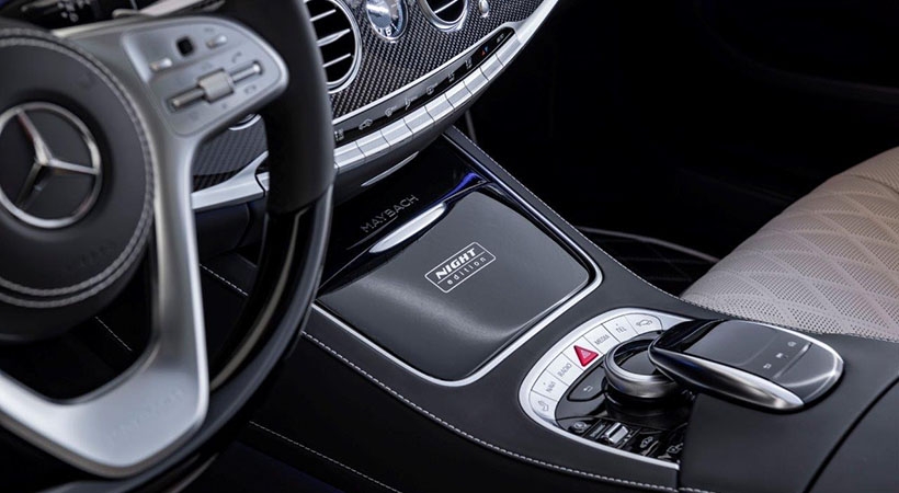 Desde los asientos ventilados con calefacción al frente y detrás, asientos ejecutivos en la parte trasera, e iluminación de ambiente en 64 colores, hasta el sonido Burmester High-End 3D Surround, Visión Nocturna, y la suspensión semi-activa de aire AIRMATIC, el Mercedes-Maybach S650 Night Edition incluye todo. Foto: Daimler