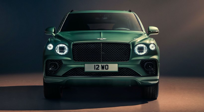 Todo el frente de la camioneta ha sido rediseñado y cuenta con nuevos faros y una parrilla más grande. Foto: Bentley