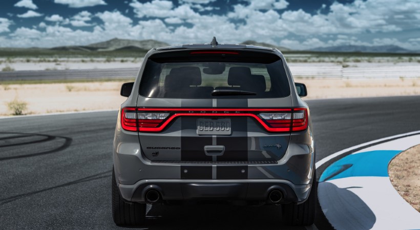 En la parte trasera de la SUV resaltan el spoiler y el sistema de escape doble. Foto: Dodge