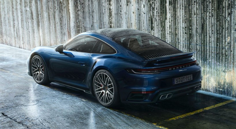 El auto está disponible tanto en versión de techo fijo como convertible. Foto: Porsche