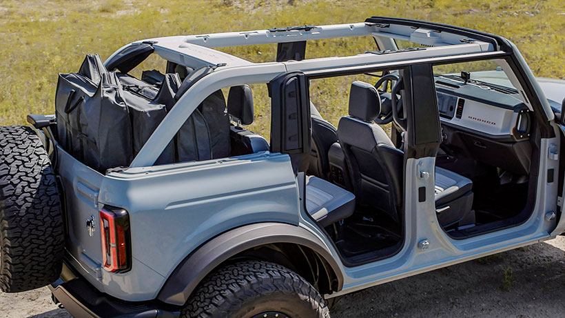 Para las aventuras al aire libre, las puertas y el techo de la Ford Bronco 2021 se pueden quitar de forma simple. Foto: Ford.