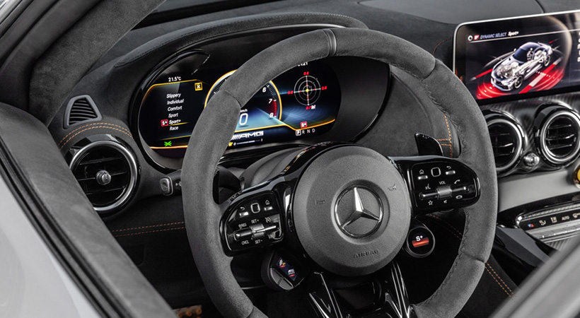 El nuevo volante AMG Performance procede de la familia AMG GT. Foto: Mercedes-AMG.
