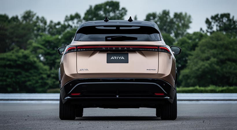 En la sección posterior una tira de LEDs une visualmente los dos conjuntos ópticos. Foto: Nissan