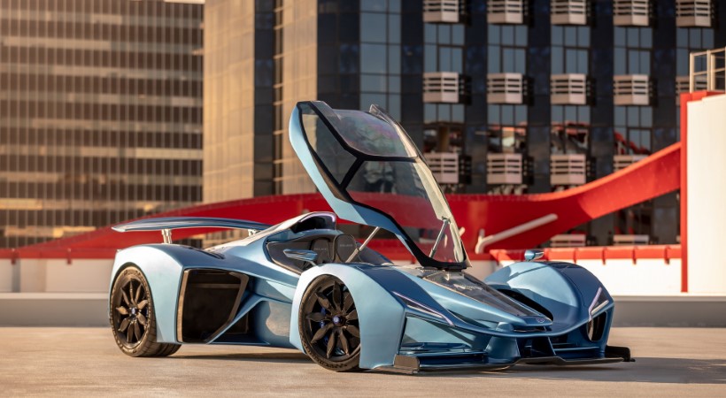 Un enorme V12 de 7.5 litros de desplazamiento con apoyo de un motor eléctrico da potencia a ambas versiones del auto. Foto: Delage