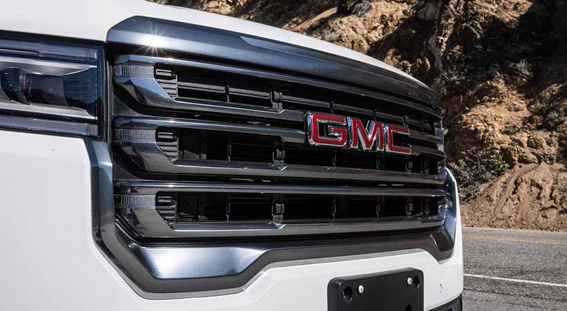 Al frente destaca la parrilla cromada en color negro, un detalle de esta versión deportiva. Foto: Nicholas Colt.