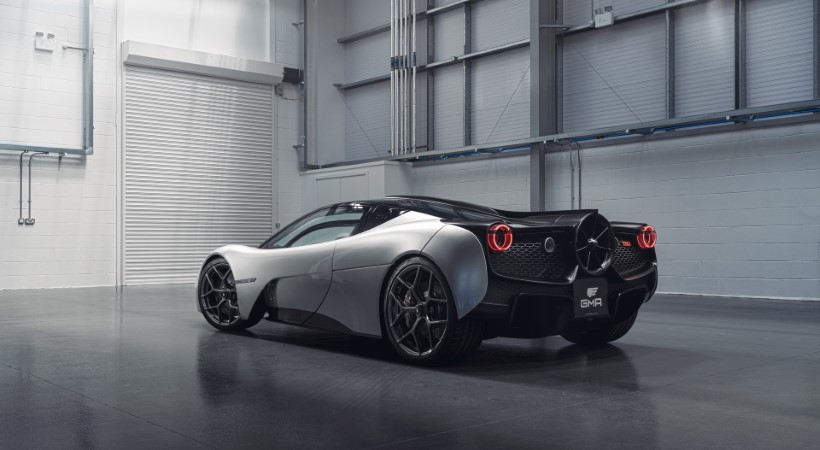 ventilador trasero que sirve para aumentar la carga aerodinámica al succionar y redireccionar aire y trabajar en conjunto con los alerones traseros activos. Foto: Gordon Murray Automotive