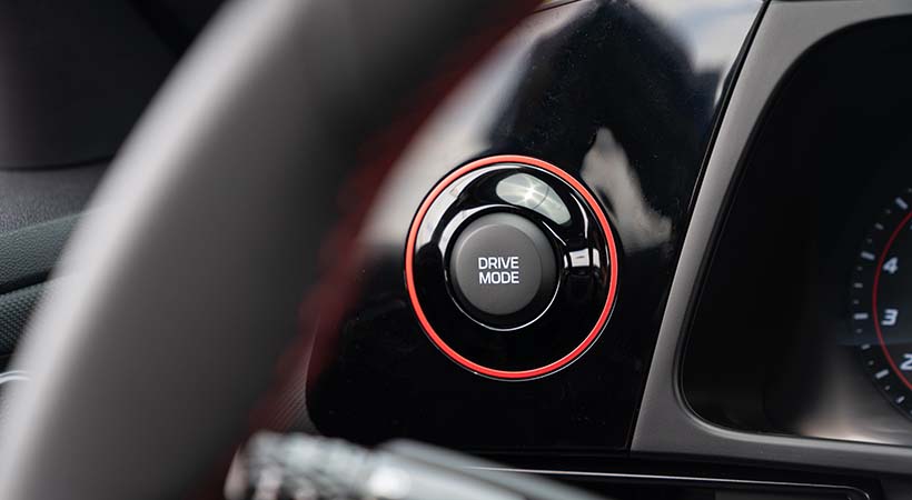 El Hyundai Elantra N Line 2021 cuenta con selector de Modo de Manejo para aumentar el desempeño deportivo. Foto: Hyundai.