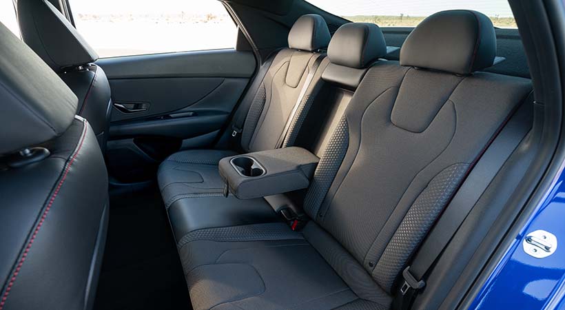 El Hyundai Elantra N Line 2021. todavía es un sedán con capacidad para 5 pasajeros. Foto: Hyundai.