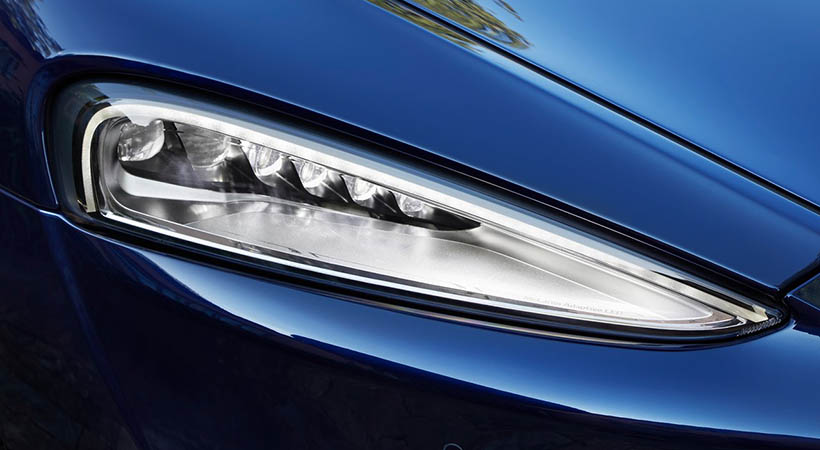 El ángulo de ataque del McLaren GT es de 10º (13º con el lift activado que levanta la punta del coche) y dispone de una altura libre de 110 mm (130 mm con el lift activado). Foto: McLaren