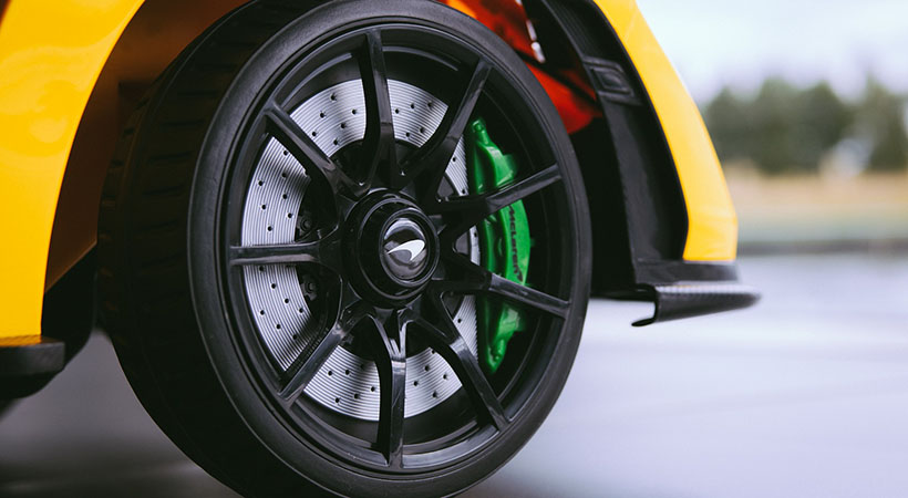 También cuenta con frenos de disco simulados con cálipers de color verde. Foto: McLaren