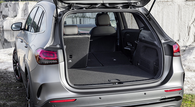 El espacio de almacenaje es muy amplio gracias a que los respaldos de la segunda fila son abatibles. Foto: Mercedes-Benz