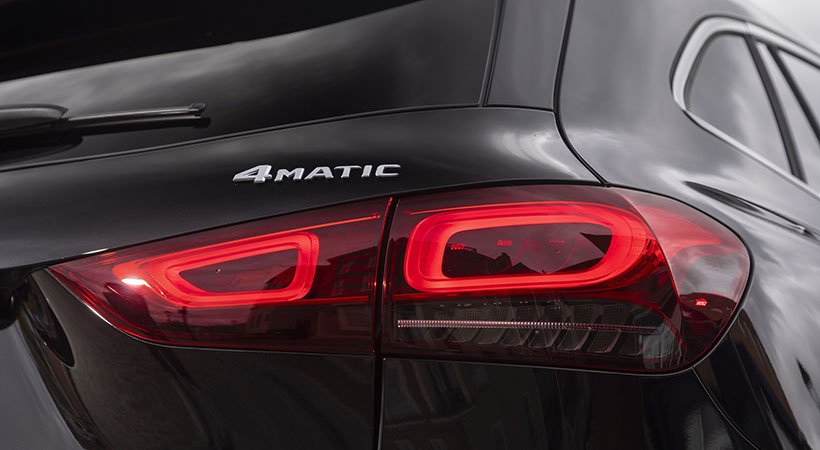 El embrague del sistema 4MATIC puede actuar como un bloqueo de diferencial entre ejes. Foto: Mercedes-Benz