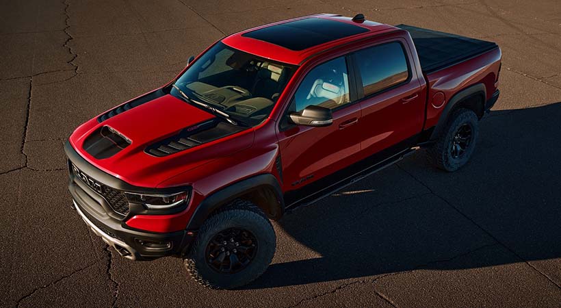 El eje frontal ha sido adelantado 20 milímetros para acomodar los enormes neumáticos para todo terreno de 35 pulgadas Goodyear Territory All-Terrain. Foto: RAM