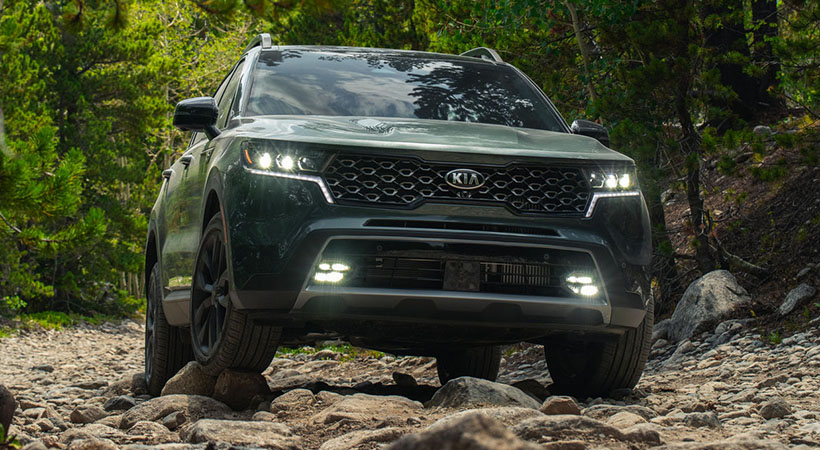 La variante X-Line aumenta en 8.3 pulgadas la altura de manejo, añade sistema de torsión bajo demanda con AWD, un diferencial con bloqueo central y control de descenso. Foto: Kia