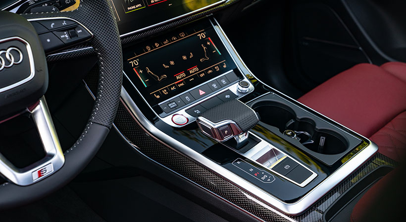 El cliente puede disfrutar de serie o como opción, del climatizador automático de cuatro zonas, cierre eléctrico de las puertas, equipo de sonido Bang & Olufsen Advanced Sound System. Foto: Audi