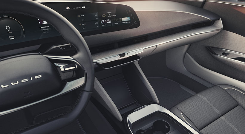 El tablero está dominado por una enorme pantalla de 34 pulgadas. Foto: Lucid Motors