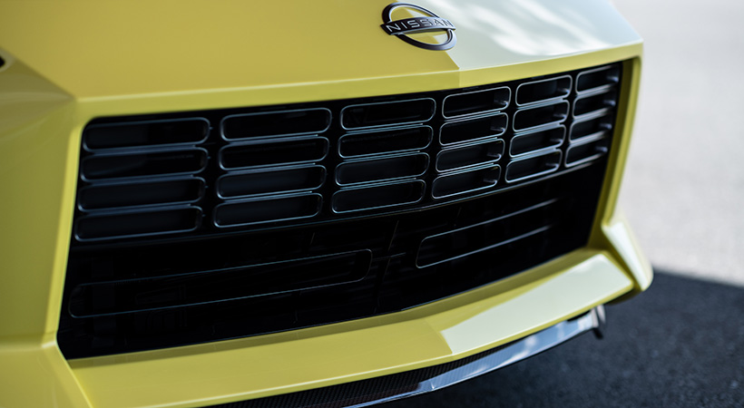 Quizá lo más destacado del diseño es la prominente parrilla frontal en bloque. Foto: Nissan