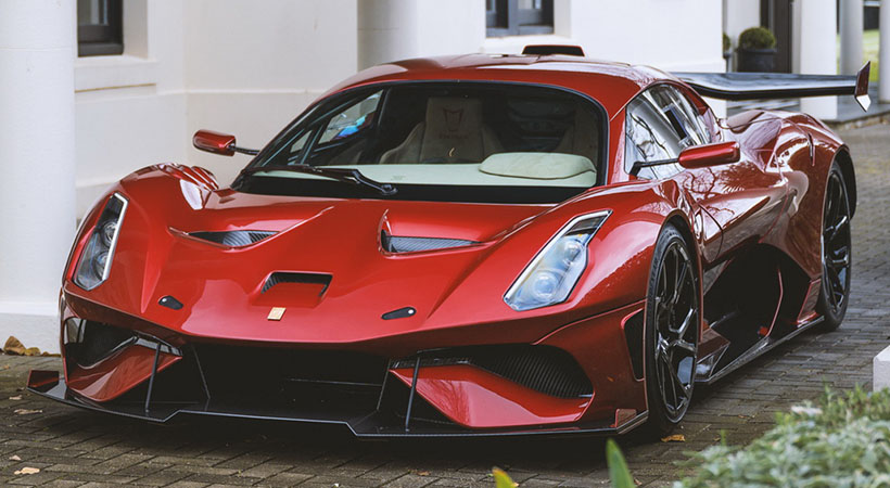 La Celebration Series cuenta con logos y placas terminados en oro de 18 quilates, interior exclusivo en fibra de carbono, y el exclusivo Track Pack. Foto: Brabham