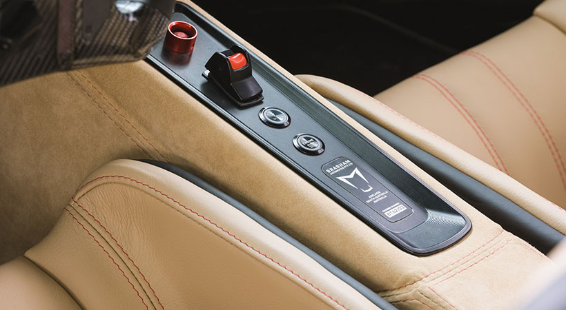 Los asientos son diseñados para el uso en la calle y podrás equipar el auto son sistema de sonido y aire acondicionado. Foto: Brabham