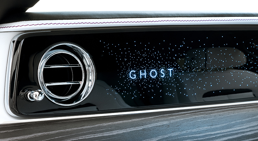 El interior cuenta con los materiales y acabados a los que nos tiene acostumbrados la firma británica. Foto: Rolls-Royce