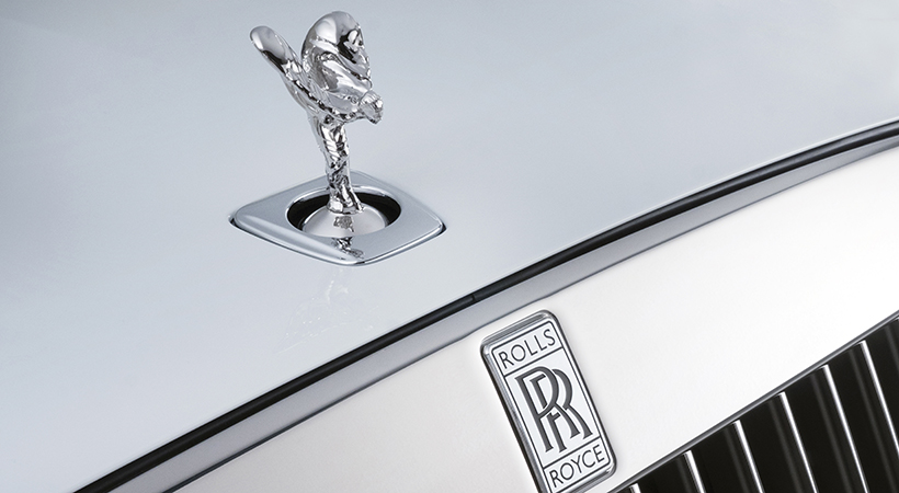 Al frente encontramos la legendaria parrilla coronada por el famoso Espíritu del Éxtasis. Foto: Rolls-Royce