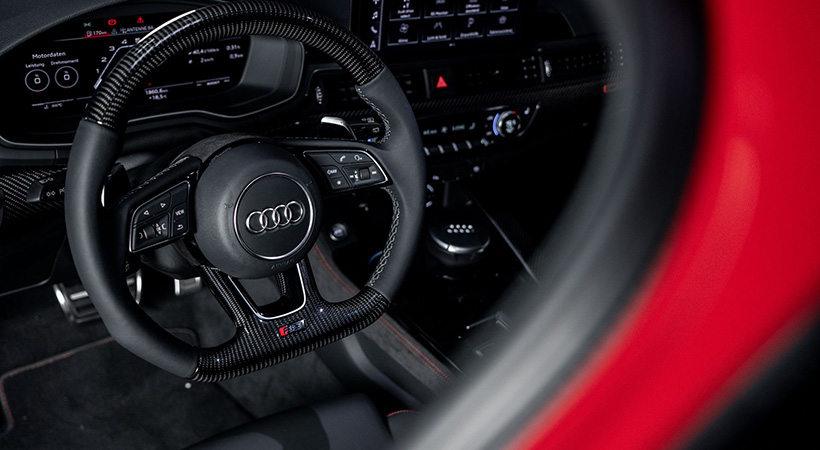 El habitáculo cuenta con múltiples elementos de fibra de carbono. Foto Abt