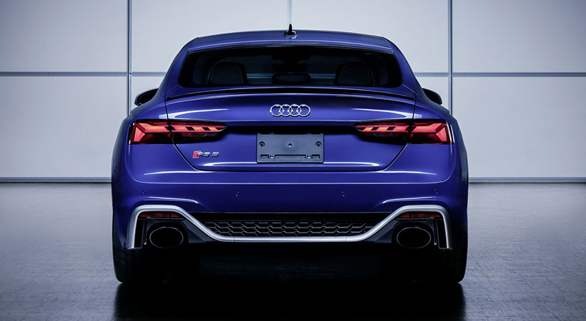 El Audi RS5 2021 acelera de 0 a 60 millas por hora  en 3.7 segundos y alcance una velocidad máxima limitada de 155 mph