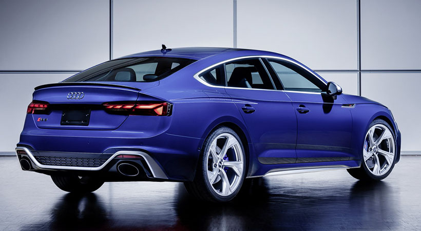 Parte del diseño del auto rinde homenaje al Audi Sport Quattro de los 80's. Foto: Audi